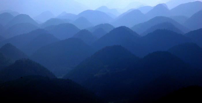 峰峦叠嶂